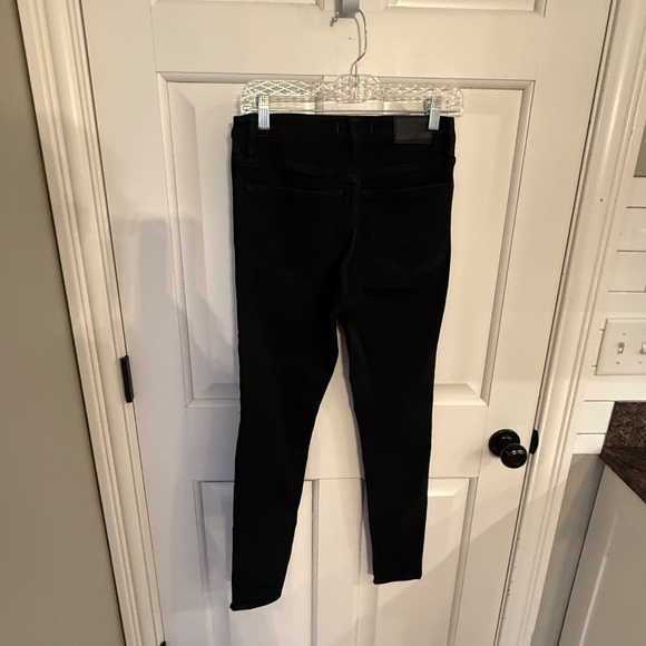 Madewell Roadtripper Jeans in Bennett Black 31903 - Picture 9 of 16